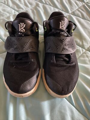 Size 7 (GS) - Nike Kyrie Flytrap 3 Low Black Volt