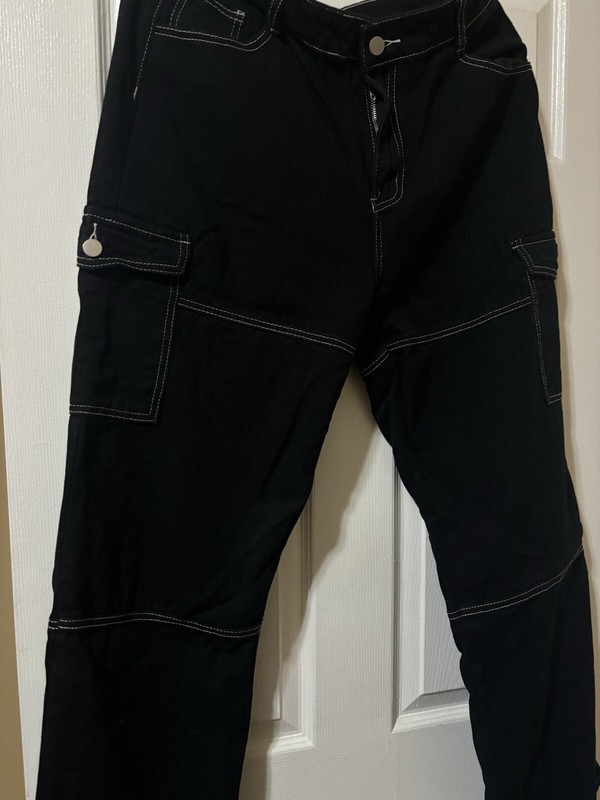 Women’s Jean Cargo Pants Black, Only Worn Once. Great Looking Thick Pants