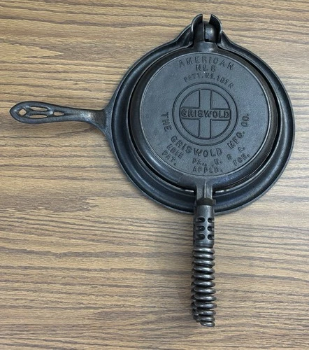 GRISWOLD American #8 Waffle Iron 151 N Complete With Base Fully Restored