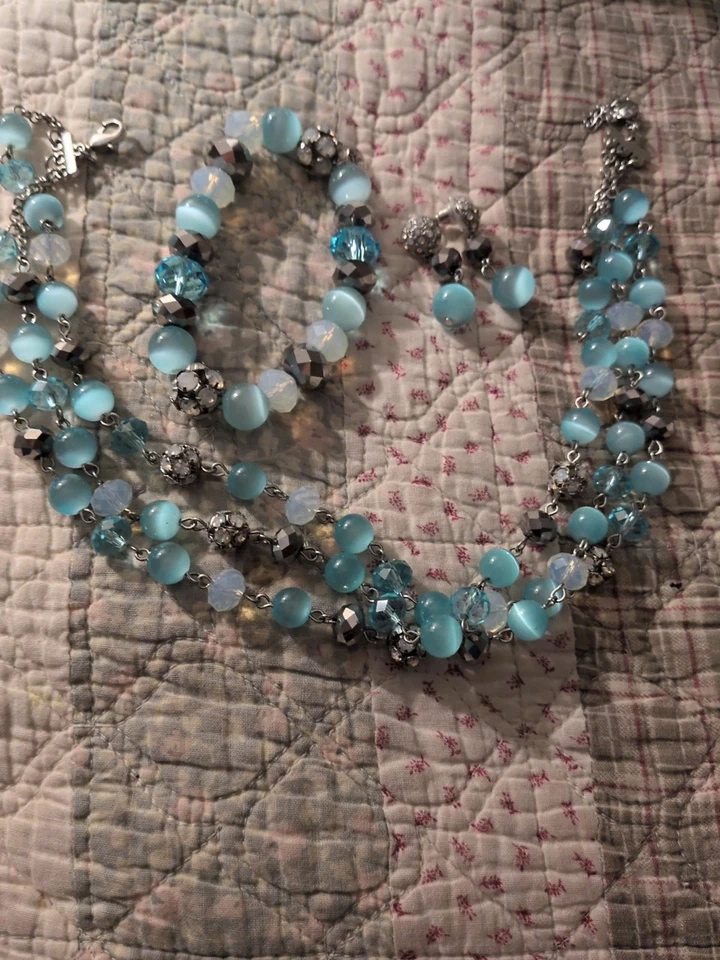 Juego de collar de doble hilo con cuentas de cristal Macy's con pulsera y pendientes Foto 3 de 4