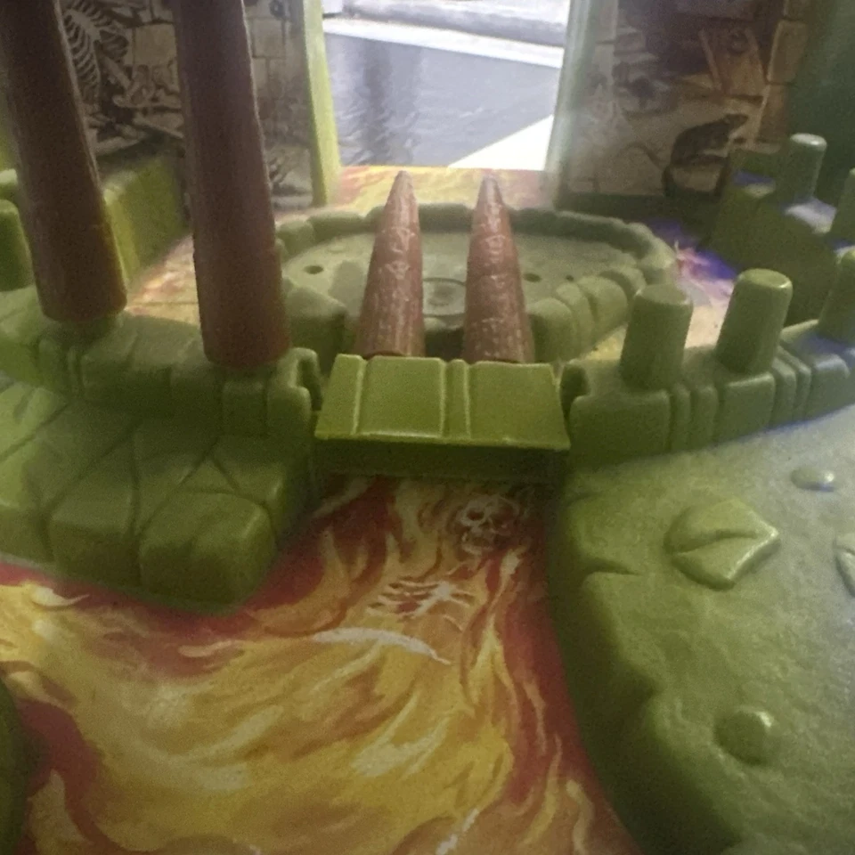FORTRESS OF FANGS Dungeons & Dragons D&D Playset INCOMPLETE 1983 - Image 4 of 4