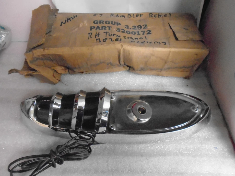 Luz trasera derecha Rambler Rebel 1957 NOS bisel cromado OEM 57 nash Foto 2 de 4