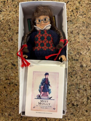 American Girl MINI 6 inch Molly Doll 1995 Pleasant Company DISPLAY ONLY NIB