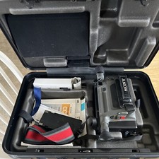 Sony Video 8 CCD-M8u Camera Recorder Case and Batterys Untested