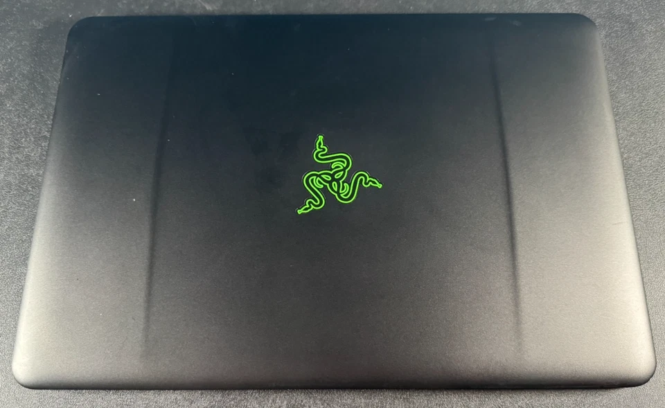 Portátil Razer Blade RZ09-0116 14" QHD, i7-4702HQ 2,2 GHz, 8 GB, 256 SSD Foto 3 de 4