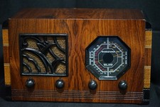 Stromberg Carlson wood tabletop tube radio - Model 225H