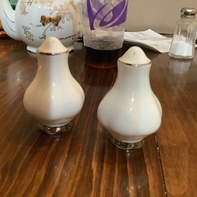 Royal Albert Val D'or Pair of Salt & Pepper Shakers White Bone China Gold Trim