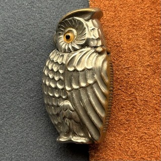 ANTIGUA CAJA FUERTE DE BÚHO ENCARAMADO CHAPADA EN PLATA CON OJOS DE VIDRIO ÁMBAR ¡MUY NÍTIDOS!