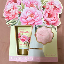 Johnson Parker Peony Vanilla Cozy Socks Set  Moisturizing Foot Cream 2.2 oz