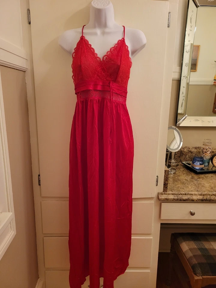 VINTAGE GILEAD MAXI PEIGNOR RED NIGHTGOWN ROBE 2 PC SET SATIN LACE MEDIUM LARGE - Image 2 of 4