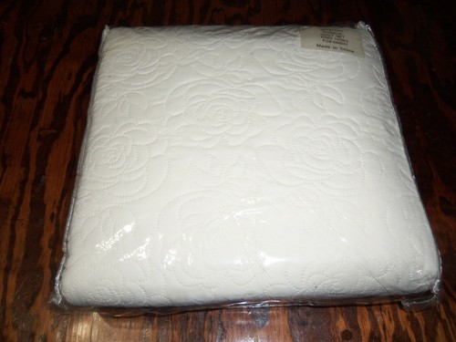 Rosalie Quilt Set w/ 2 Shams KING - Picture 2 of 3