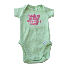 Gerber One Piece Bodysuit Girls Size 0-3M Green Short Sleeve Smile Hugs Kisses