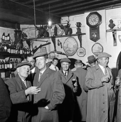 Kellys Cellars Pub In Belfast Northern Ireland 1963 Old Photo 1