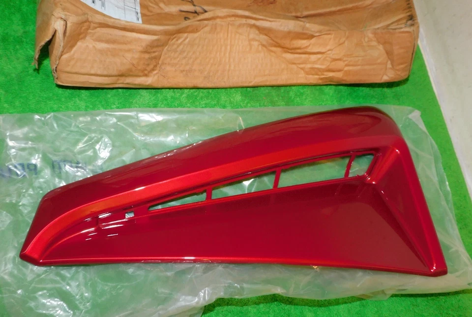 1999-04 Ford Mustang Coupe Conversível NOS RH QUARTO PAINEL COLHER LATERAL Red Fire - Imagem 2 de 4