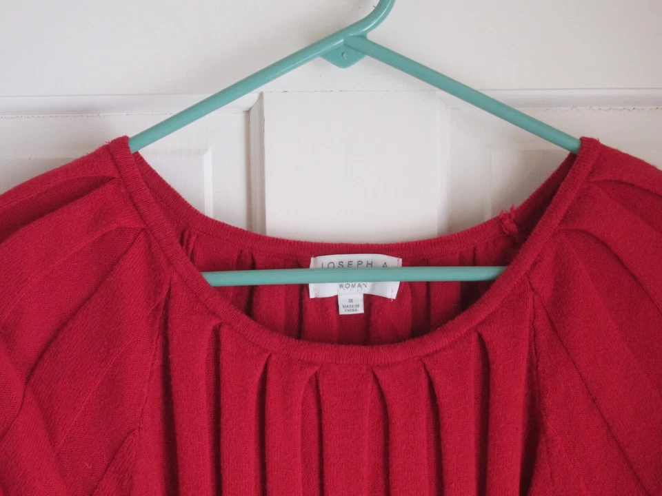 Joseph A. Qu'est-ce Que C'est Silk? Suéter plisado rojo Plus para mujer talla 1X Foto 2 de 4