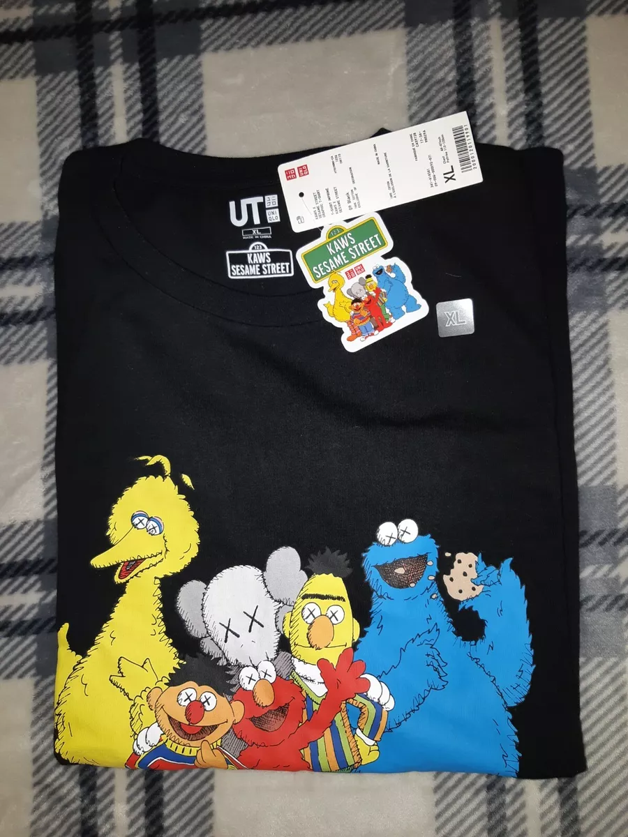 KAWS Uniqlo Sesame Street Group #2 Tee Black size XL