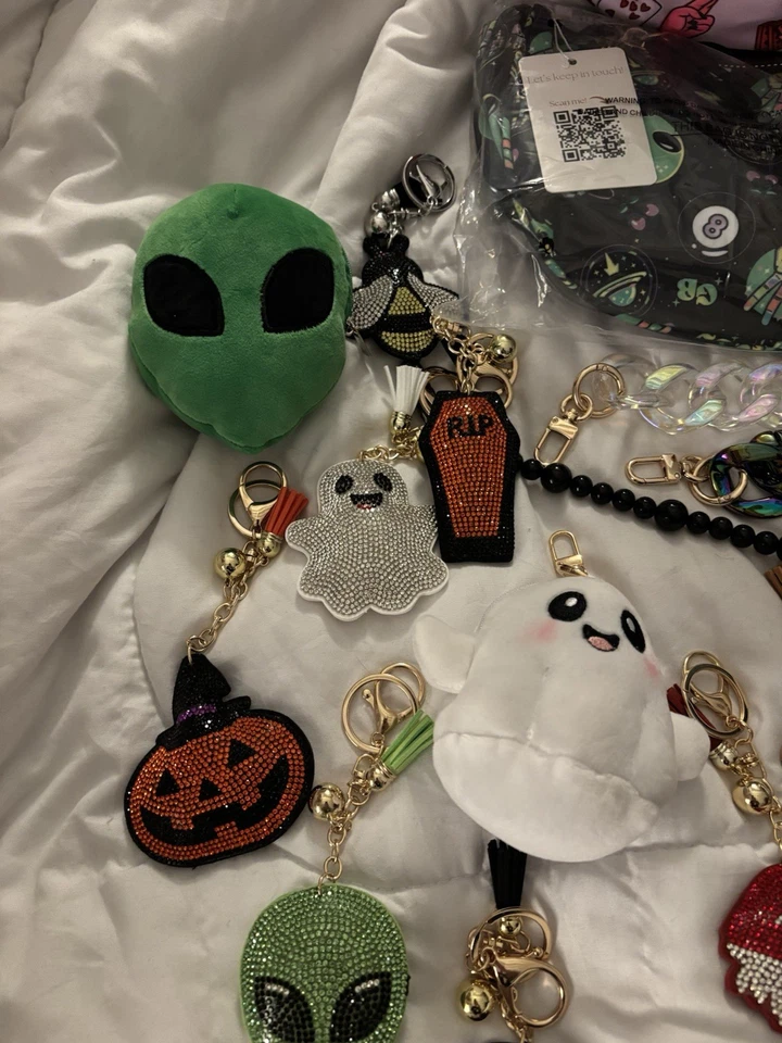 Gold Blush Viral Tik Crossbody Bum Bag lot, bag charms, bag chains, 20 + in lot - Image 4 of 4