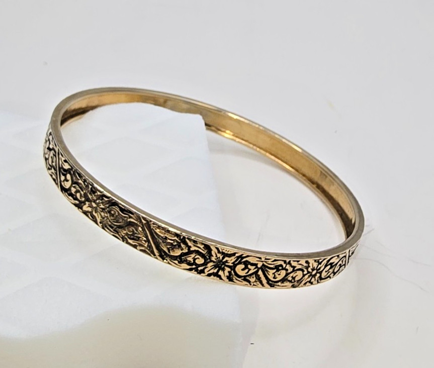Vintage Gold Tone Etched Bangle Bracelet Sz 8 Black Intricate Floral Victorian
