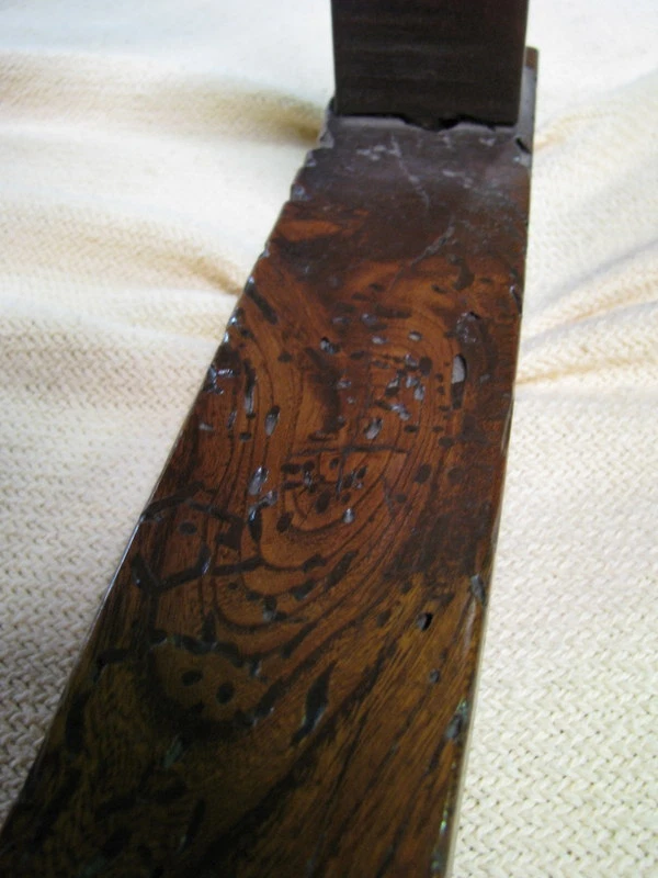 Par de sillones restaurados del trono continental de nogal del siglo XVII con patas de pata Foto 3 de 4