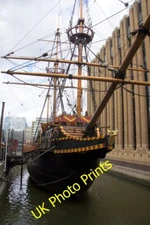 Photo 6x4 Golden Hinde II, Bankside London A replica of Sir Francis Drake c2015