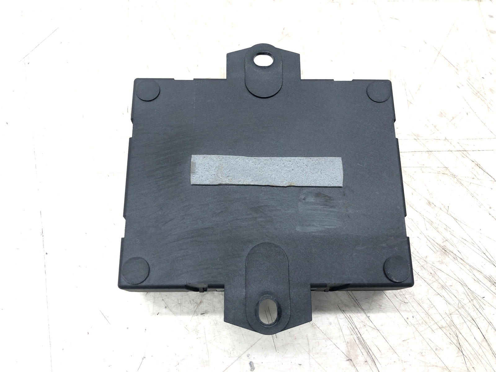 2017-2022 MASERATI LEVANTE REAR LIFTGATE HANDS FREE CONTROL MODULE 670104525 OEM
