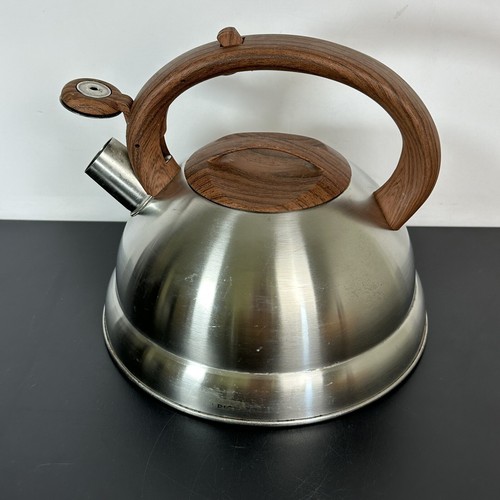 Frigidaire Bollitore per tè fischietto acciaio inox manico morbido legno finto 3,2 qt. - Foto 4 di 8