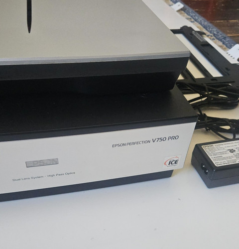 Epson Perfection V750 Pro Photo USB Scanner + 35mm Streifen Negativfilmhalter