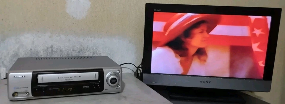 DAEWOO VIDEOREGISTRATORE VHS 4 TESTINE CON TELECOMANDO Foto 2 de 4