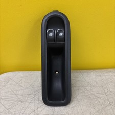 2007-2011 Renault Twingo Mk2 Front Driver Side Window Switch Trim 8200356513 2007-2011 Renault Twingo Mk2 Front Driver Side Window Switch Trim 8200356513
