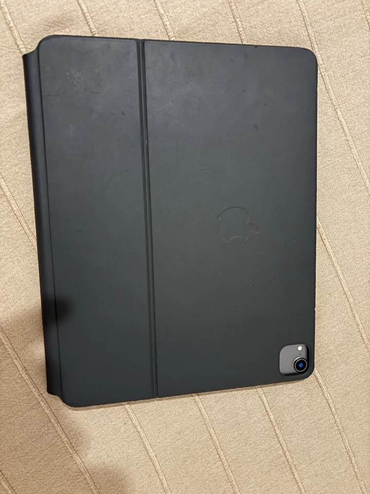 iPad Pro 12.9” Wi-Fi Terza Generazione con Magic Keyboard - Immagine 3 di 4