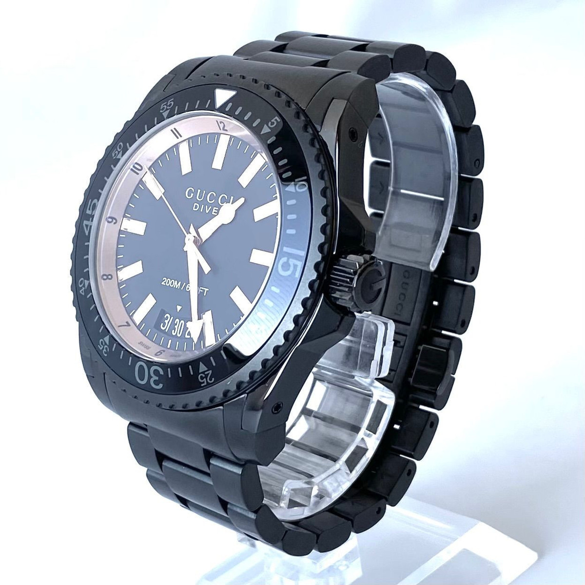 Gucci YA136213 136.2 Dive Quartz Black Date Display From Gucci YA136213 136.2 Dive Quartz Black Date Display From