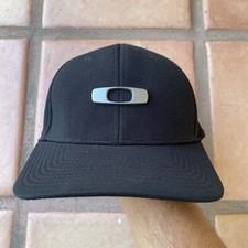 Oakley Vintage Spell Out Metal O Logo Stretch Fitted Hat Cap Black Size S/M