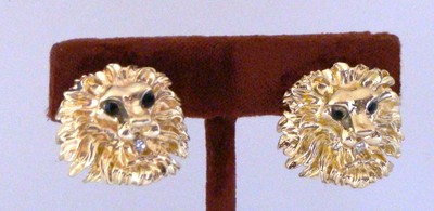 GOLDTONE New LION HEAD Pierced EARRINGS 7/8  inch x 7/8 inch  PRETTIER than Pict