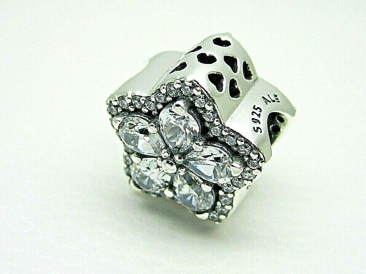 Authentic Pandora #799224C01 Sparkling Snowflake Pave Charm