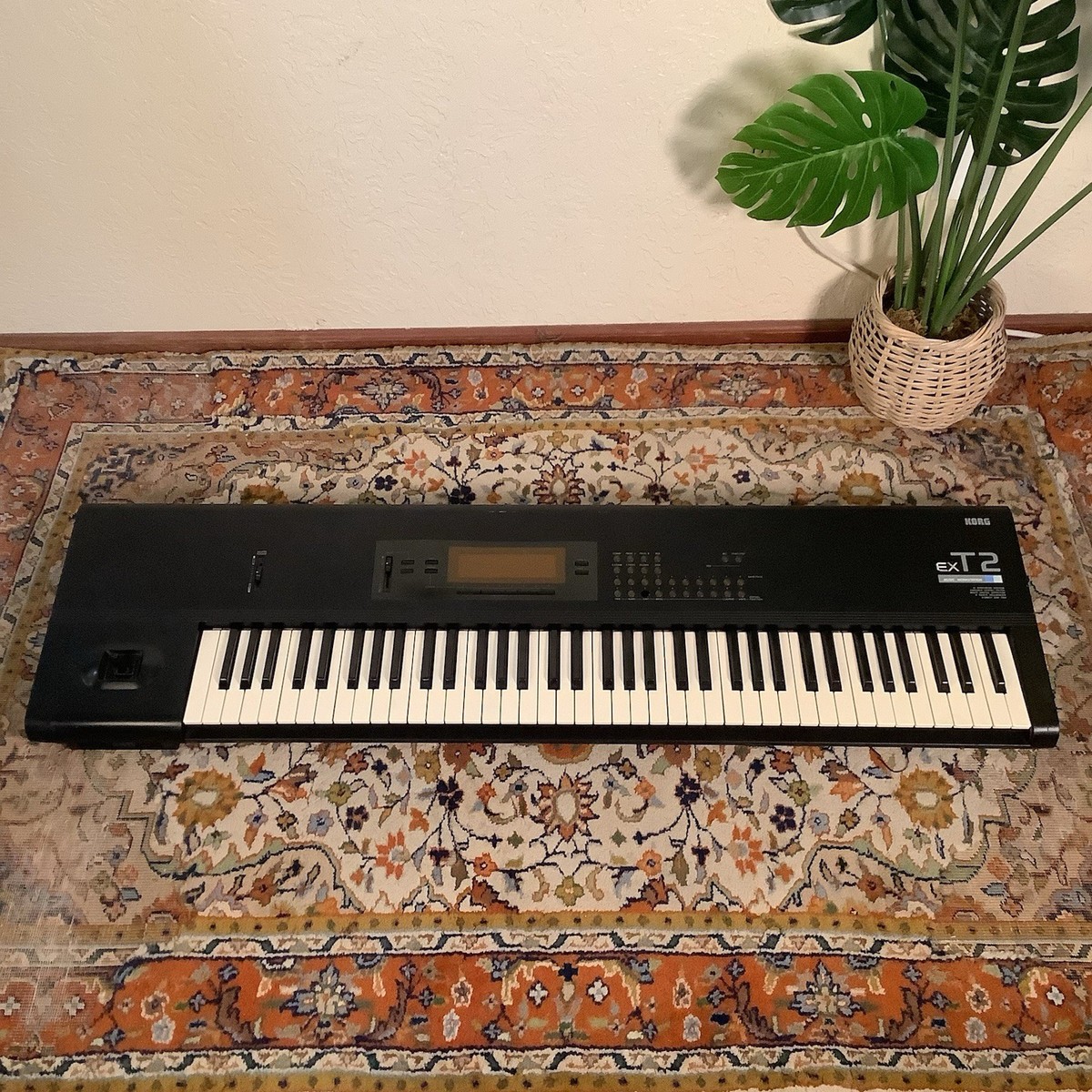 RARE Korg T2 EX Vintage Synthesizer Keyboard Made in Japan w/Power