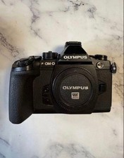 Olympus Mirrorless Camera OM D E M1 12 40mm F2.8 Lens Kit