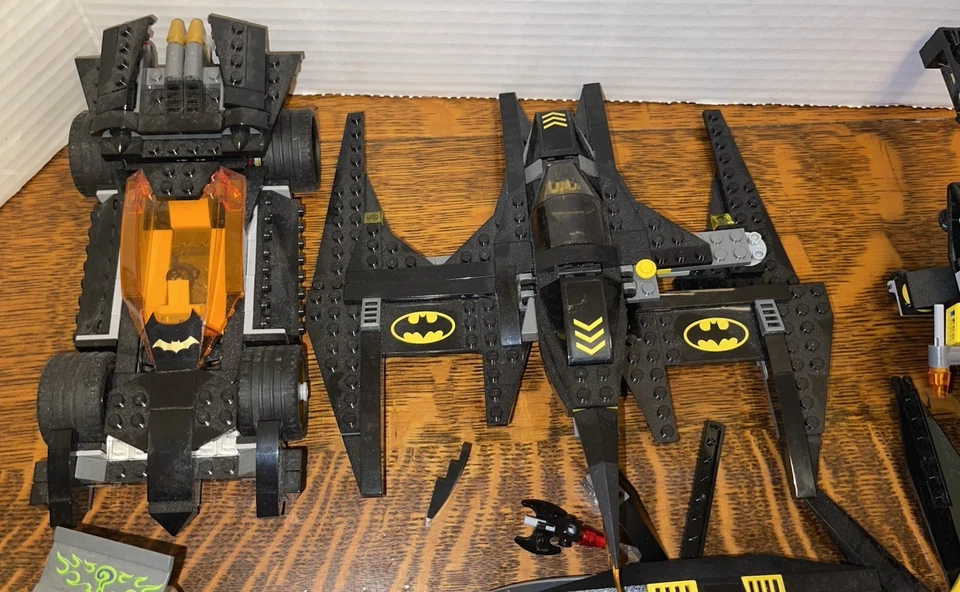 LEGO'S~ ASSORTED BATMAN FIGURES/CARS & VEHICLES - Image 3 of 4