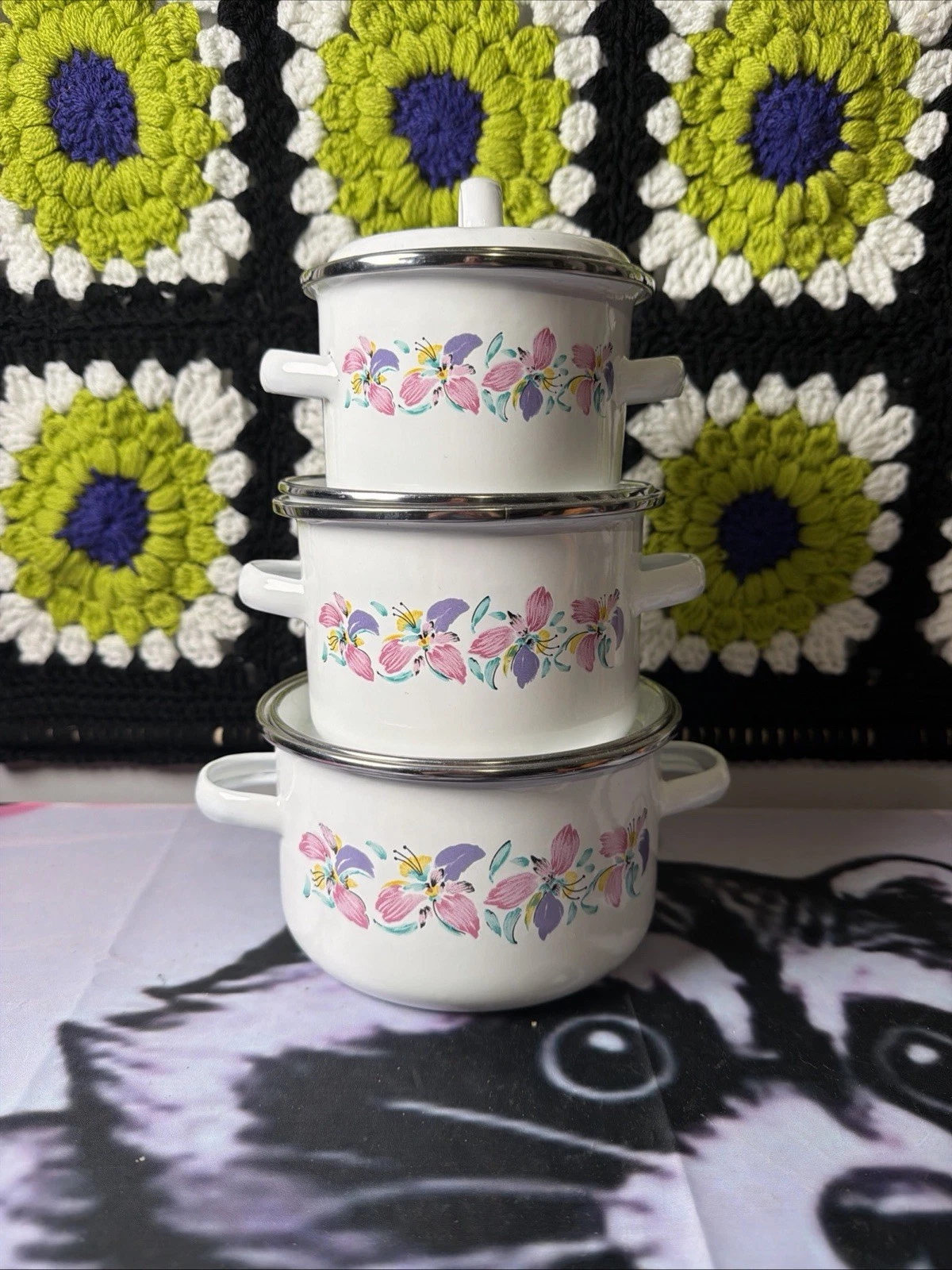 Vintage 80s Mini Enamelware Nesting Pots Set 3 Pastel Iris Floral White Enamel
