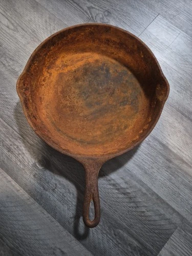 Vintage Rusty Wagner Ware No.10 1060 Slight Wobble