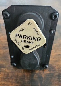 Bendix PP-DC Air Brake Valve 5005855 International Durastar - USED - OEM