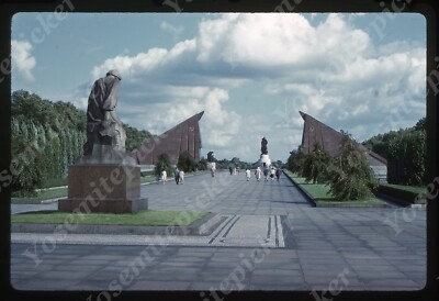 sl05 Original Slide 1964 Kodachrome Berlin Germany statues 094a