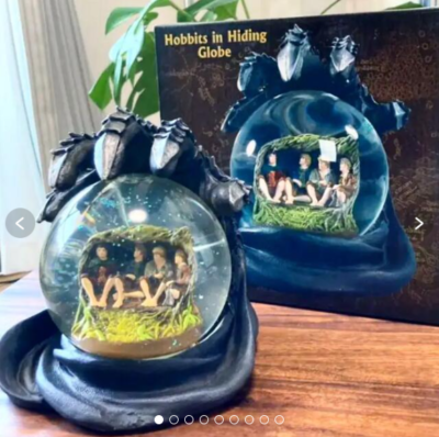 NECA The Lord of the Rings Hobbits in Hiding Snow Globe Fantasy