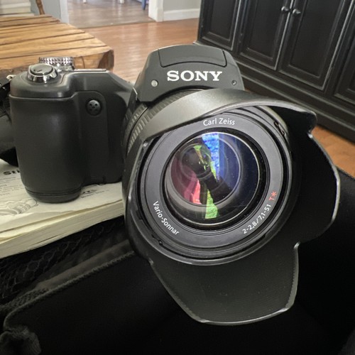 Sony CyberShot DSC F828 Digital Camera 7X Optical Zoom Zeiss Lens With