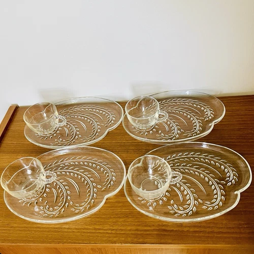 Set of 4 Vintage Federal Glass Homestead Glass Snack Plates with Cups