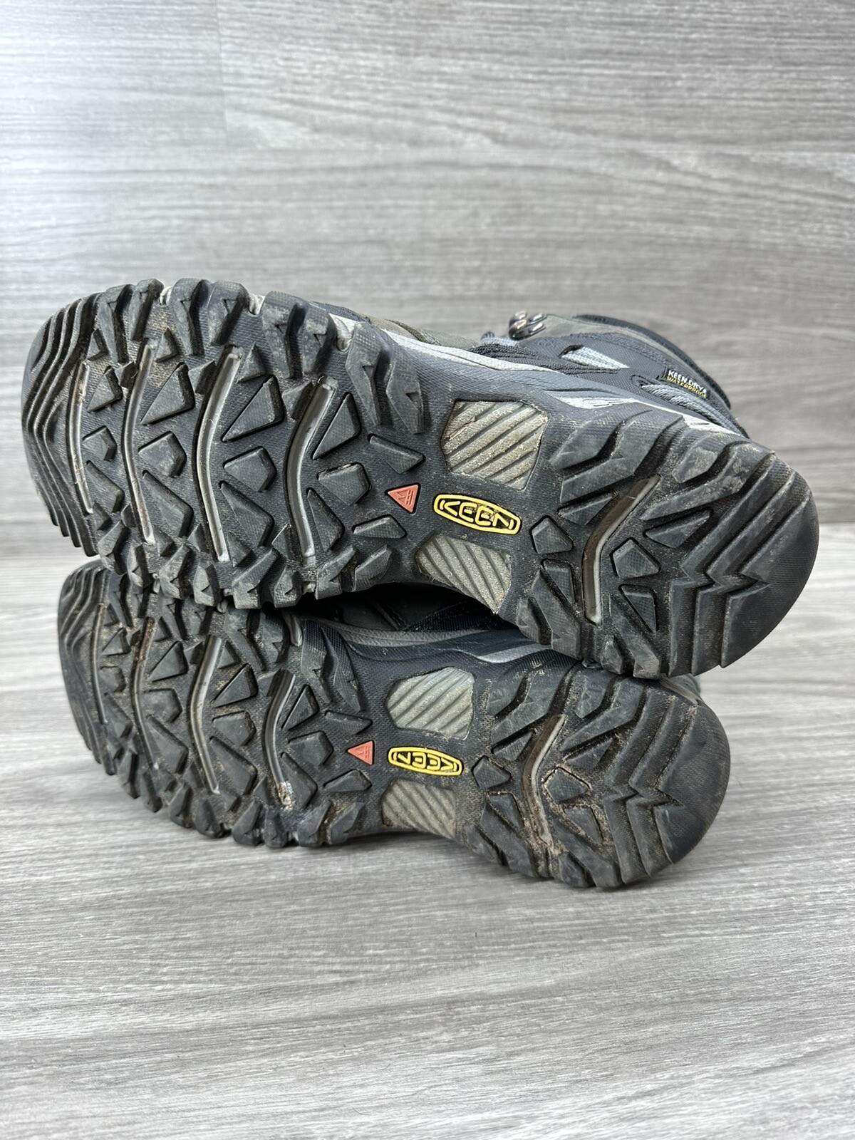 Stivali da trekking Keen Ridge Flex Mid impermeabili neri e grigi taglia 9 5 1024911