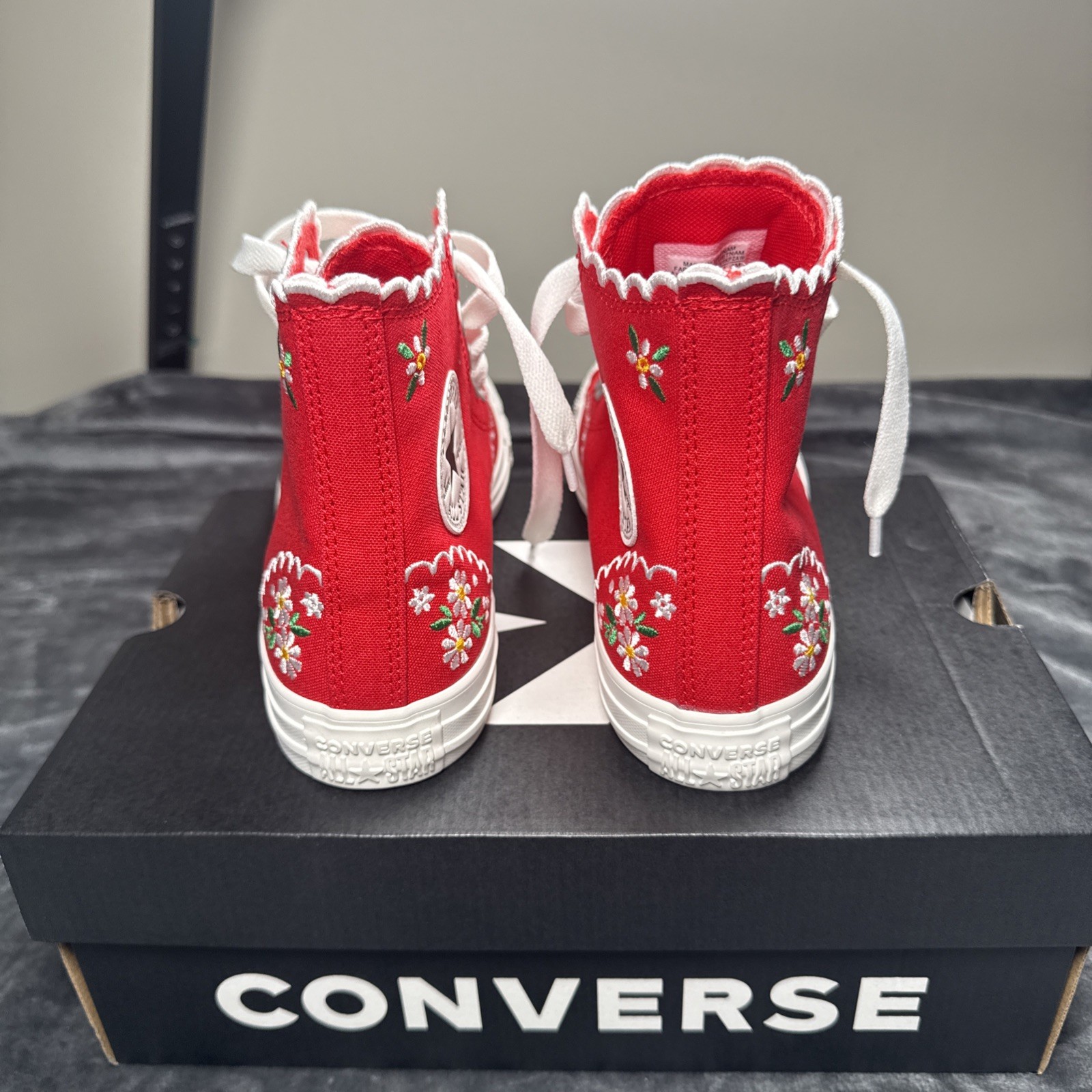 Converse CTAS Red/Green/White Women's Size 8 High Top Sneakers NWB A13518C thumbnail 6