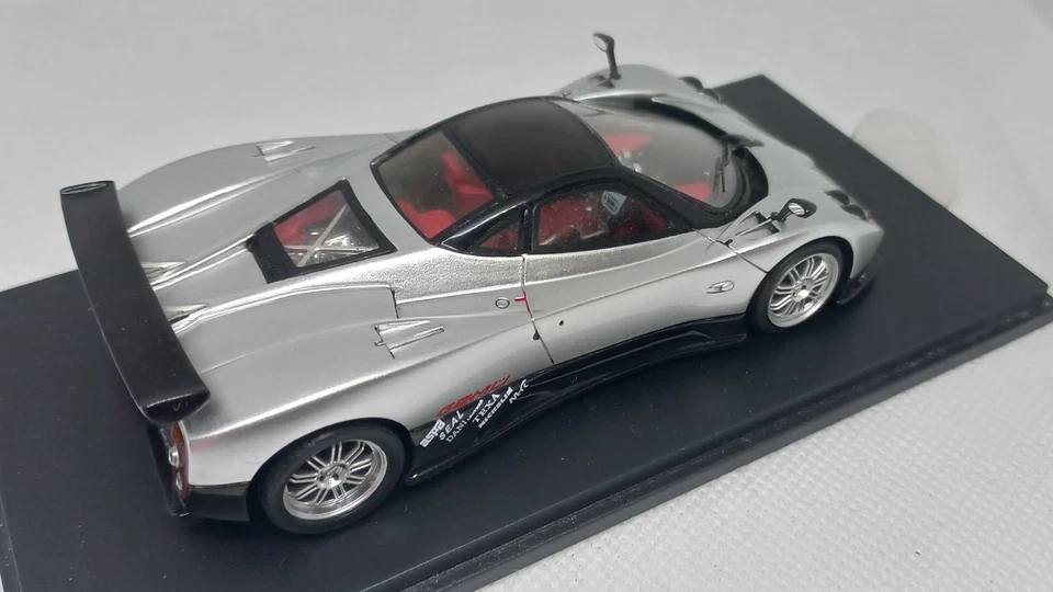 Pagani Zonda F 2005 1/43 Spark S0199 - Immagine 2 di 4