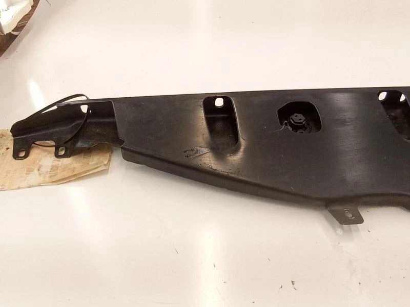 BMW 550i F10 2011 montaje de barra de soporte de núcleo de radiador cubierta OEM 2122615 Foto 2 de 4