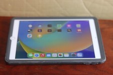 APPLE IPAD 6TH GENERATION 32GB 9.7in - SPACE GREY WIFI ONLY WITH PROTECTIVE CASE