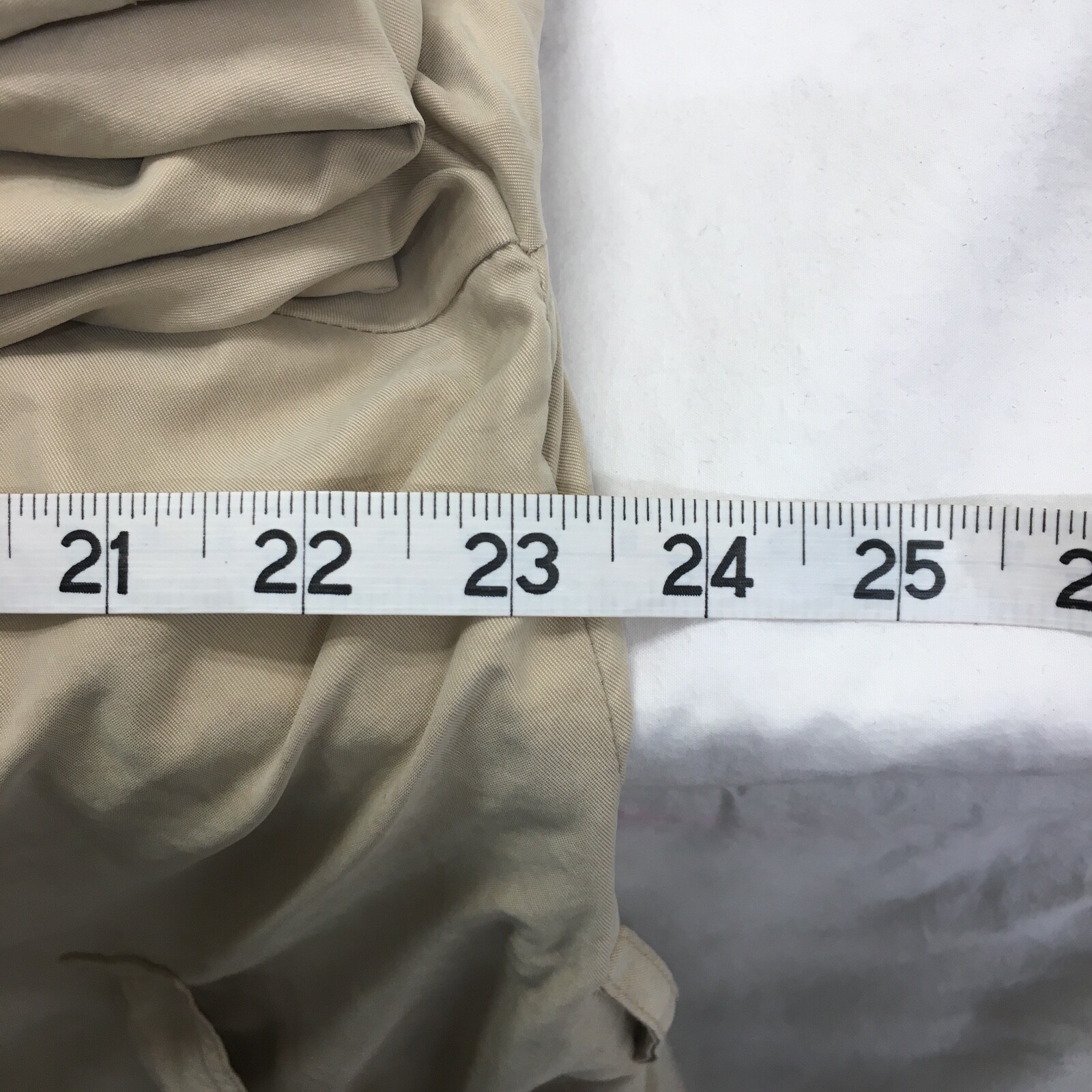 Women's cream coloured raincoat. Belt. Full lining. F… Gem